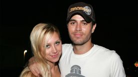 Enrique Iglesias kisbabája elképesztően cuki: Videó