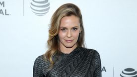 Együtt alszik 11 éves fiával a Spinédzserek 45 éves sztárja, Alicia Silverstone
