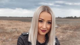 Barbee szülése nem volt komplikációmentes: 18 órás vajúdás után császározták az énekesnőt