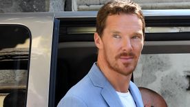 Késsel támadt Benedict Cumberbatchre és családjára egy férfi londoni otthonukban