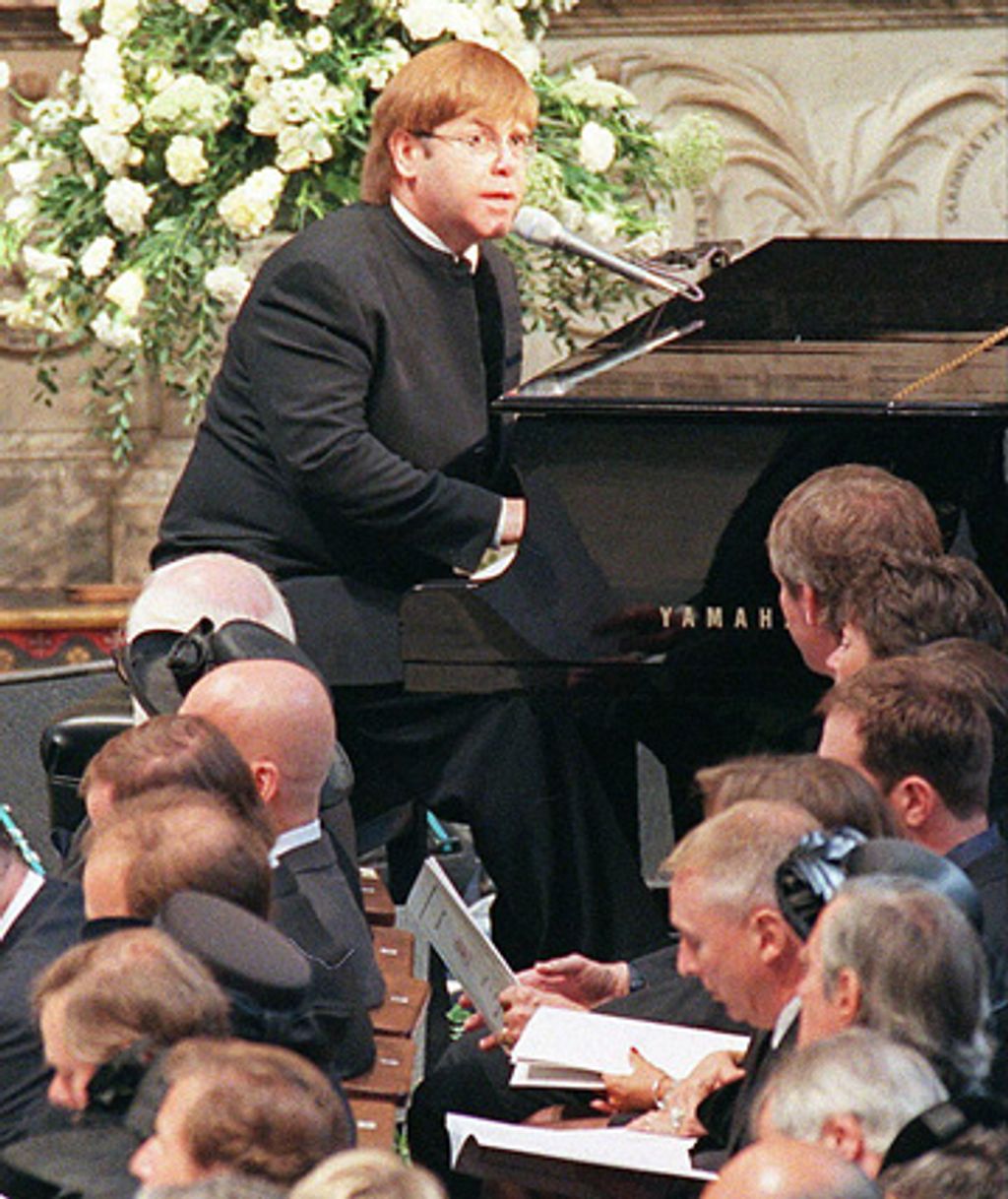 Elton John az ő emlékére írta "Candle in the wind" c. számát