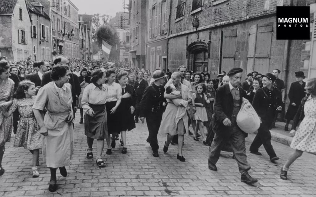 Forrás: MAGNUM PHOTOS/"Photographs by Robert Capa © 2001 by Cornell Capa\"/ MAGNUM PHOTOS/Photographs By Robert Capa © 2001 By Cornell Capa