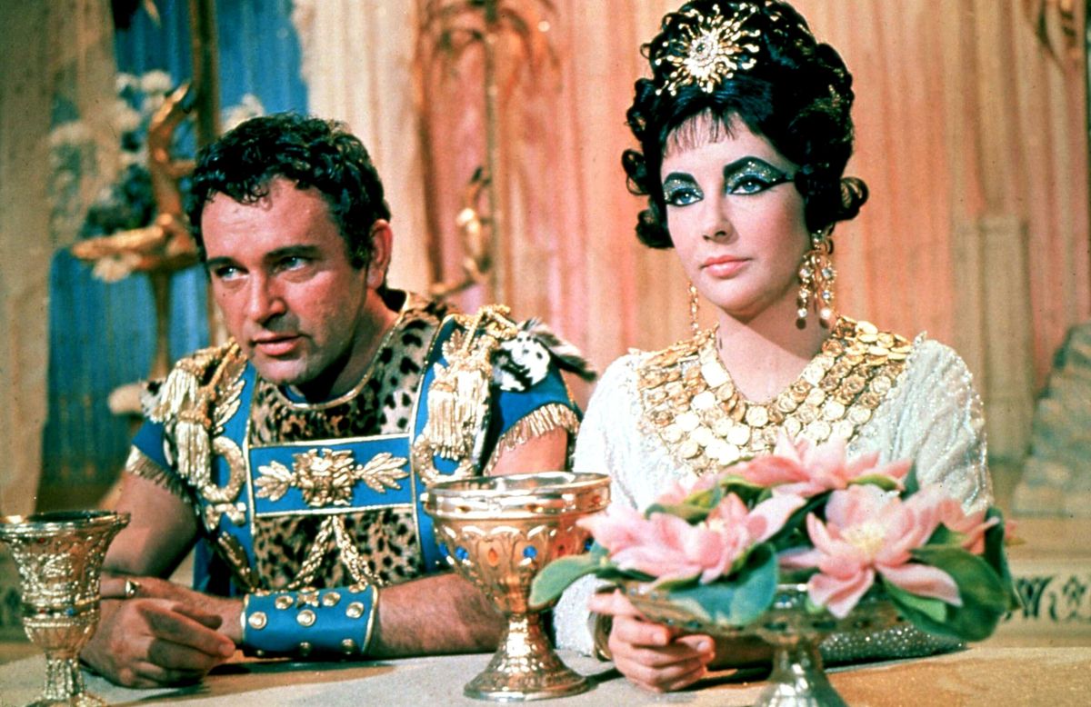 Elizabeth Taylor on the film set of 'Cleopatra', by Mankiewicz in 1963