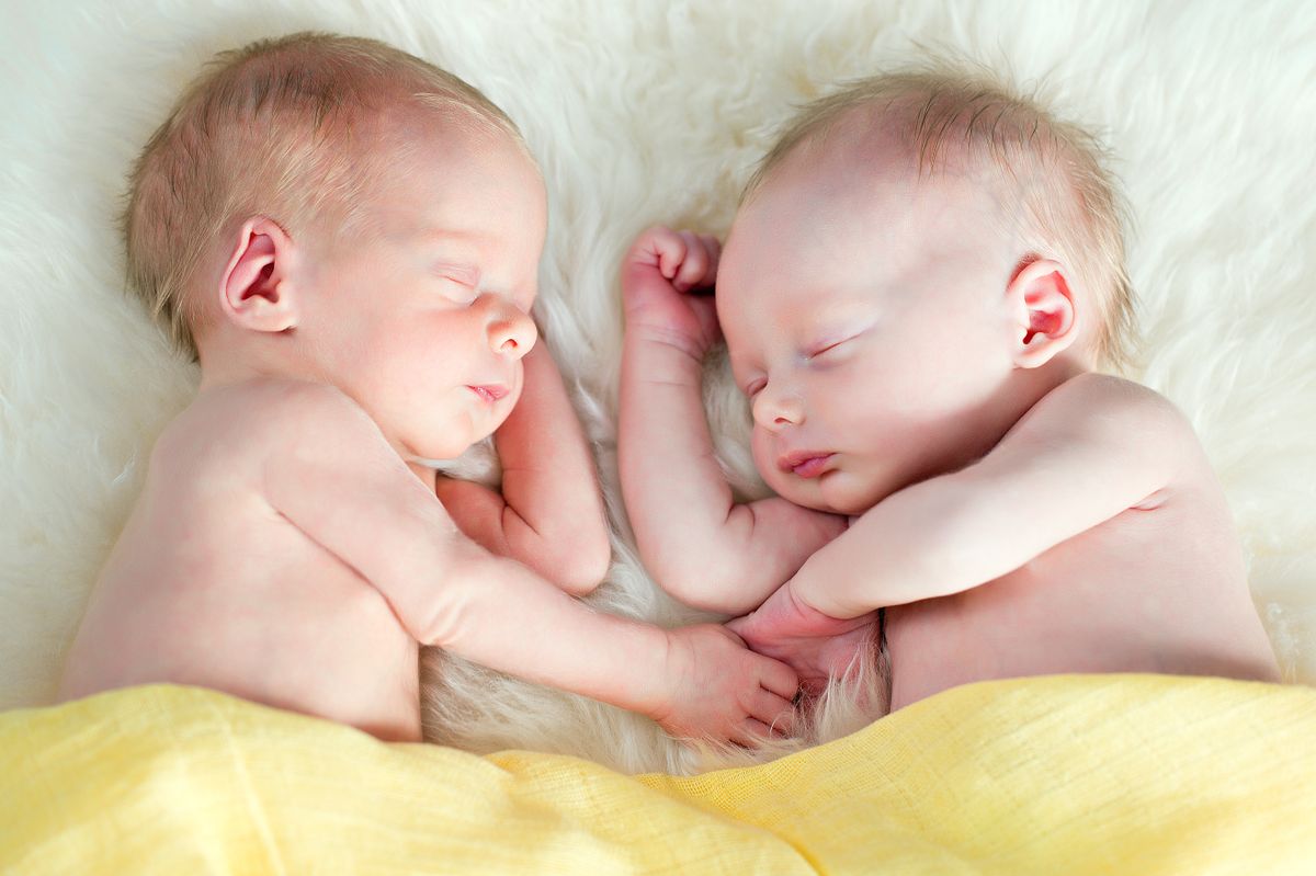 Newborn,Twins,Sleeping