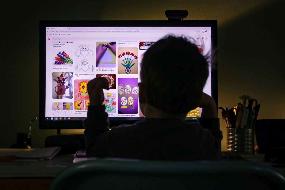Óvodáskorú gyerekek otthoni elfoglalása online eszközök segítségével