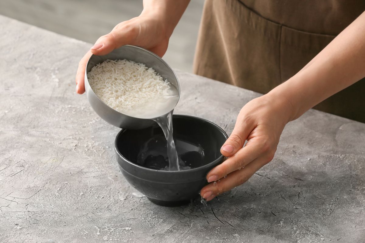 Woman,Preparing,Rice,Water,On,Table