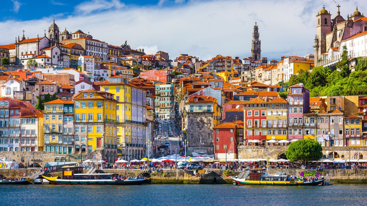 Porto,,Portugal,Old,Town,Skyline,From,Across,The,Douro,River.