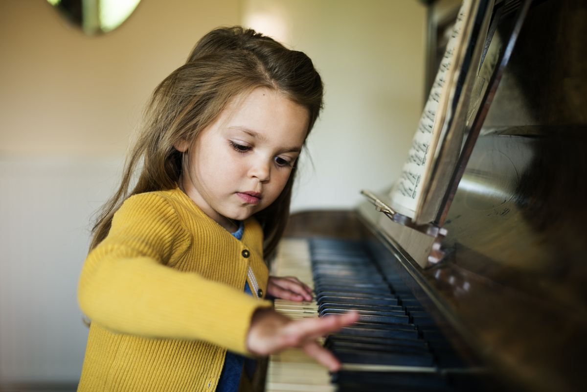 kislány, zene, zongora, tanulás, zongorázás