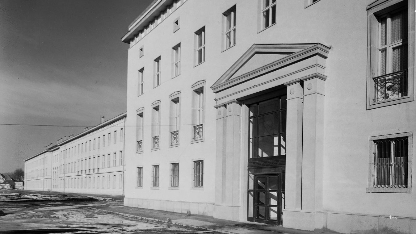Magyarország,
Budapest XVI.
Mátyásföld, Diósy Lajos utca 22-24., a II. Rákóczi Ferenc Katonai Középiskola épülete.
