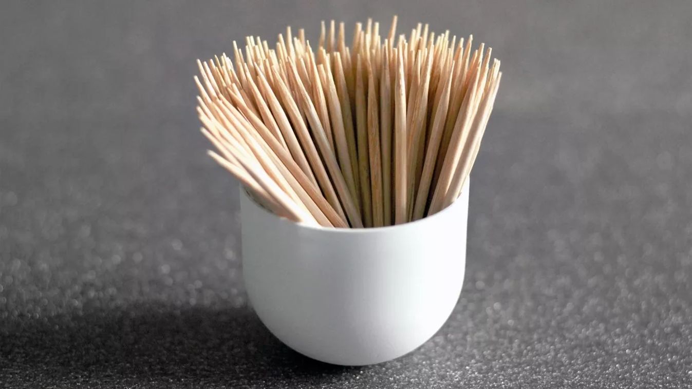 Wooden,Toothpicks,In,A,Cup,On,A,Dark,Background