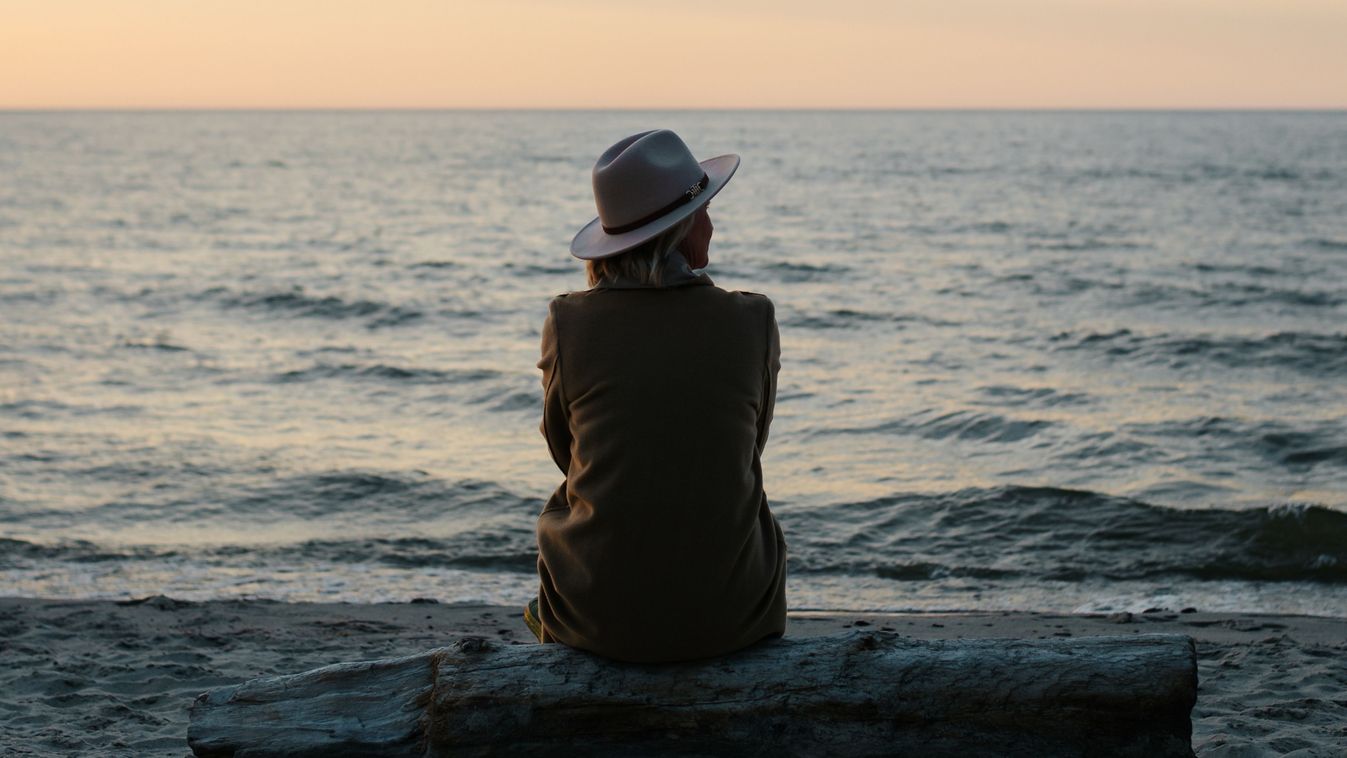 Back,View,Of,Pensive,Lonely,Woman,In,Coat,And,Hat
