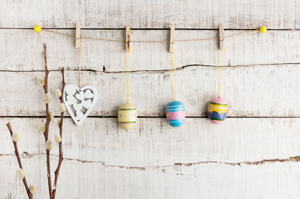 Rustic,Easter,Background:,Vintage,Painted,Eggs,And,White,Heart,Hang