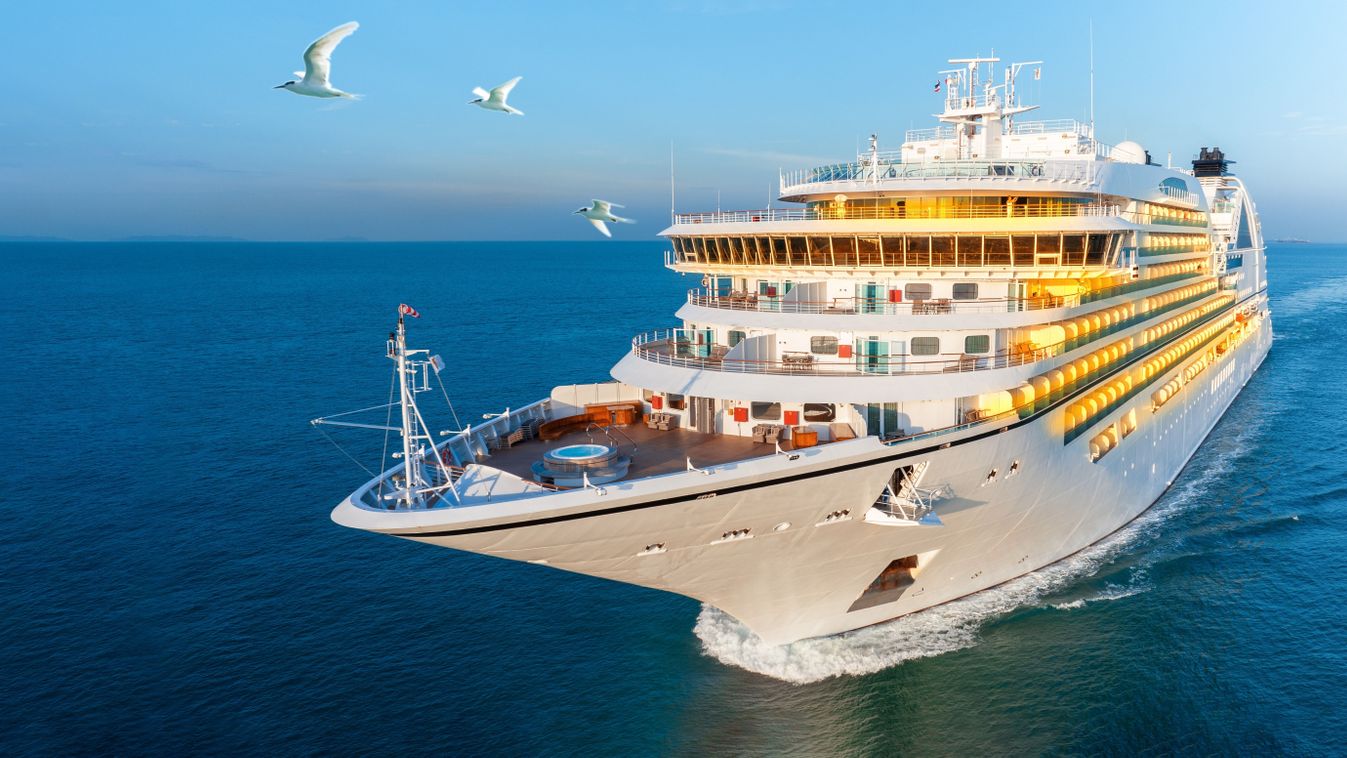 Cruise,Ship,,Cruise,Liners,Beautiful,White,Cruise,Ship,Above,Luxury