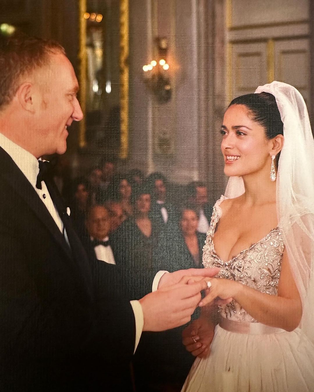 Salma Hayek a 15 évvel ezelőtti esküvőjén