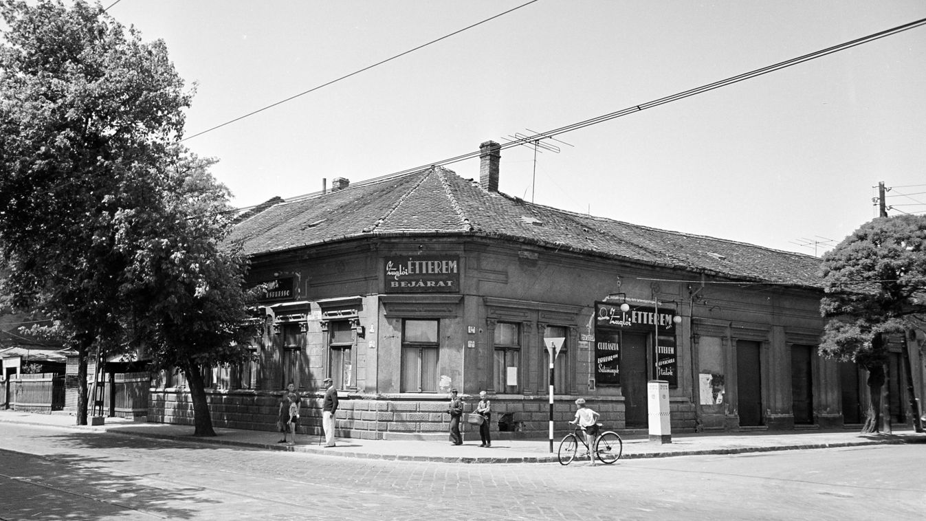 Zuglói étterem, Erzsébet királyné útja, szemben a 118. szám alatt, az Őv utca sarkán a Zuglói étterem. 1963