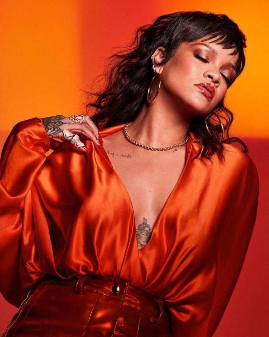 Rihanna pose pour la nouvelle campagne de sa marque Fenty Beauty