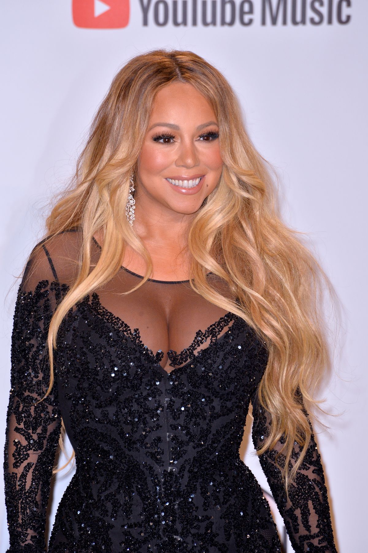 Mariah Carey, fekete, ruha. csipke