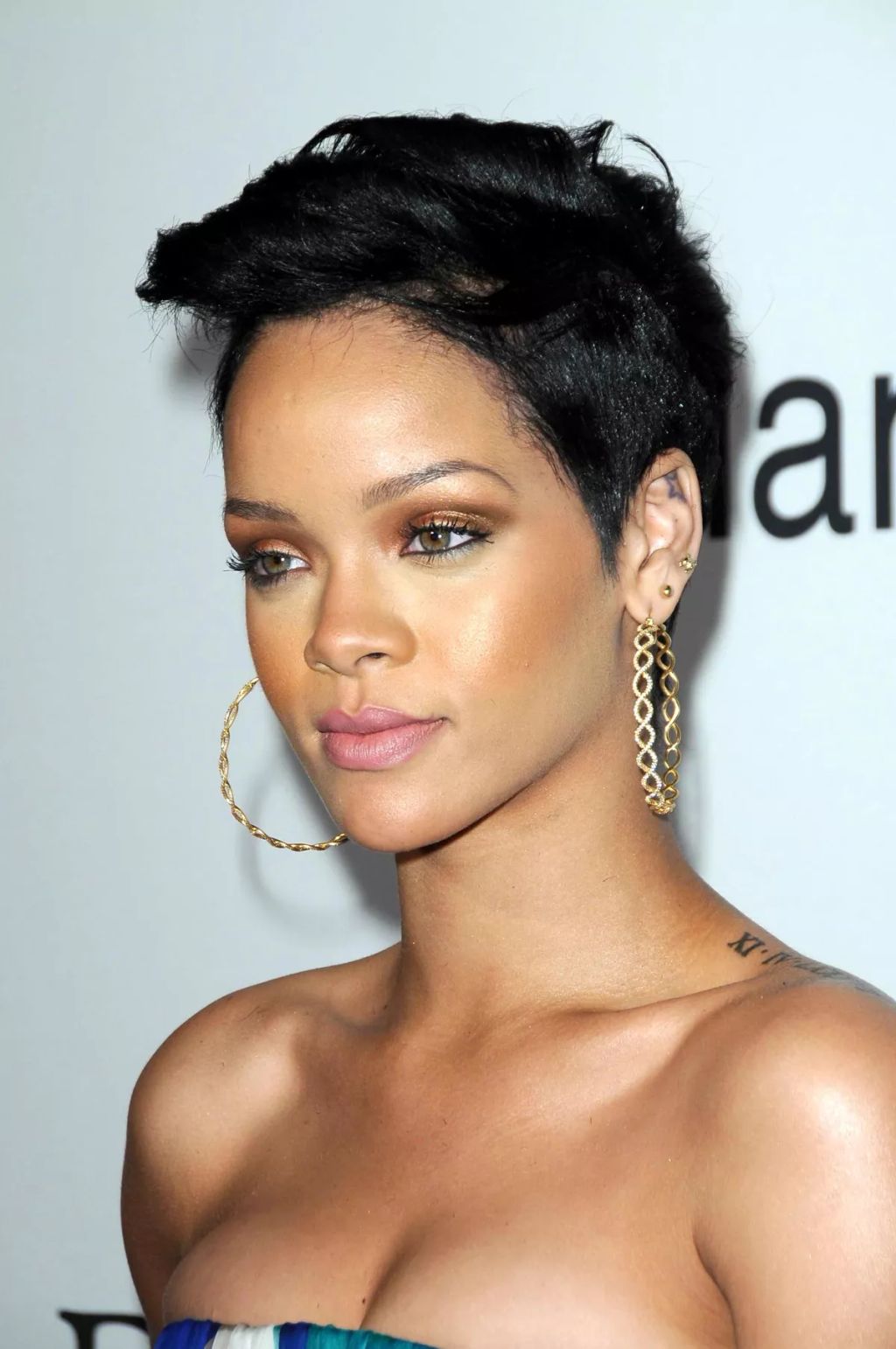 Rihanna frizura rövid haj