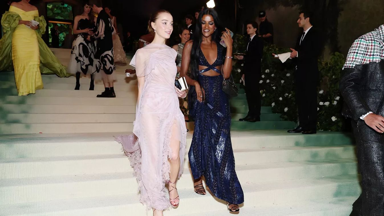 A Bridgerton család a Met gálán Phoebe Dynevor és Simone Ashley