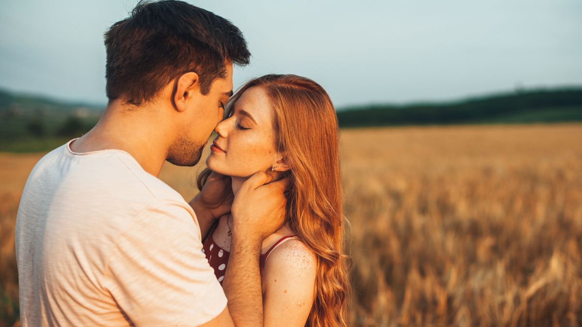 Caucasian,Couple,Kissing,In,The,Field,Of,Wheat,On,Sunny