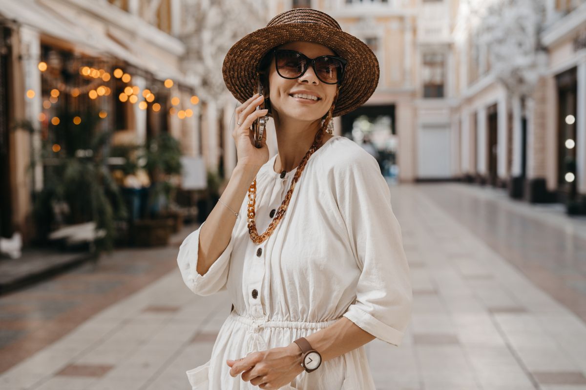 Attractive,Woman,Walking,In,Shopping,Street,In,Italy,On,Vacation