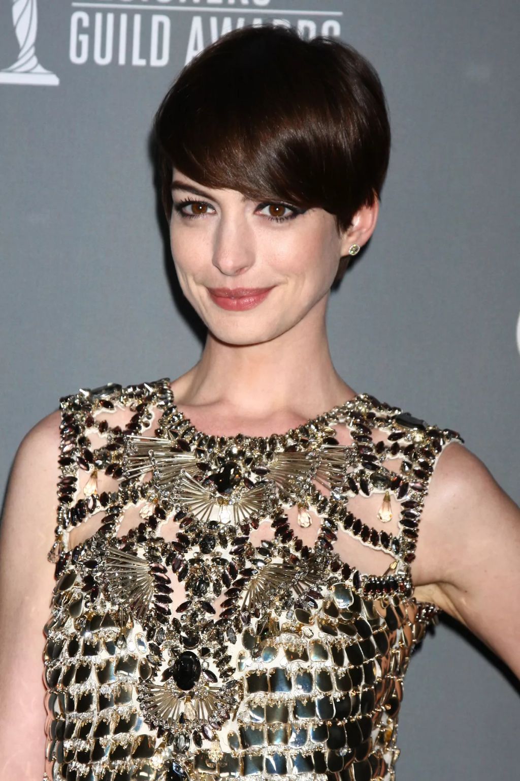 Anne Hathaway gomba frizura rövid haj