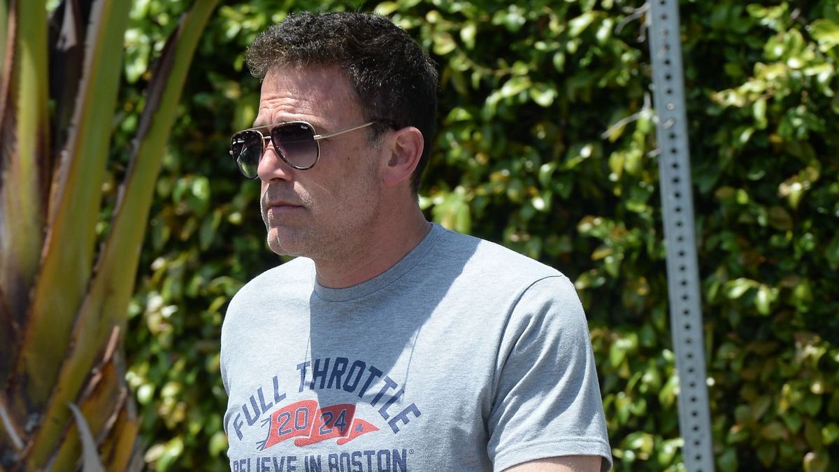 Ben Affleck is Spotted Stepping Out With his Wedding Ring on in Los Angeles