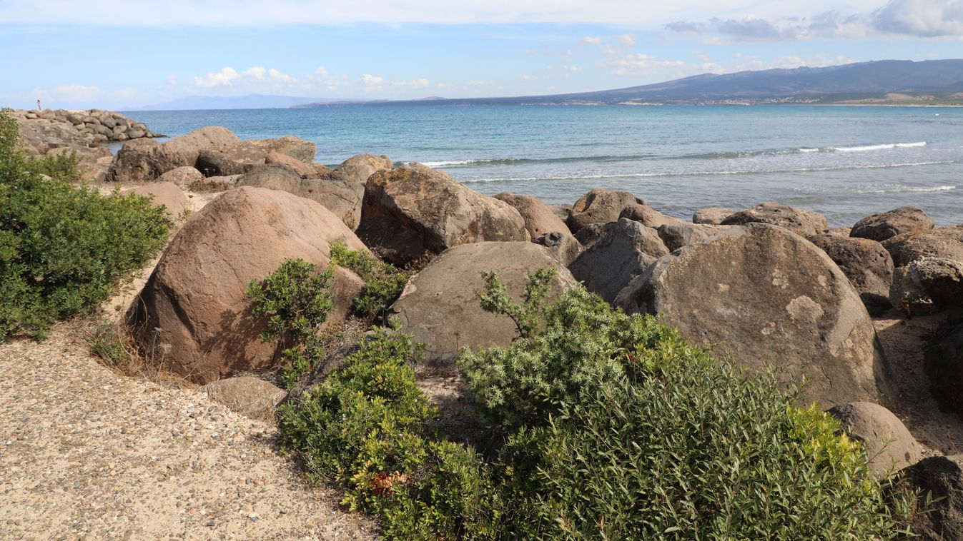 Is,Benas,Beach.,Sea,,Rocks,,Blue,Sky.,Sardinia,,Italy.