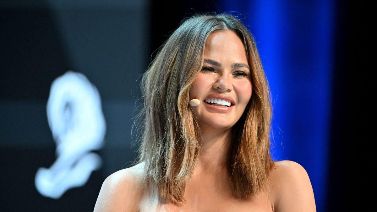 John Legend et sa femme Chrissy Teigen participent à une conférence animée par Kara Swisher lors de la 71ème édition du Cannes Lions au Palais des Festivals à Cannes