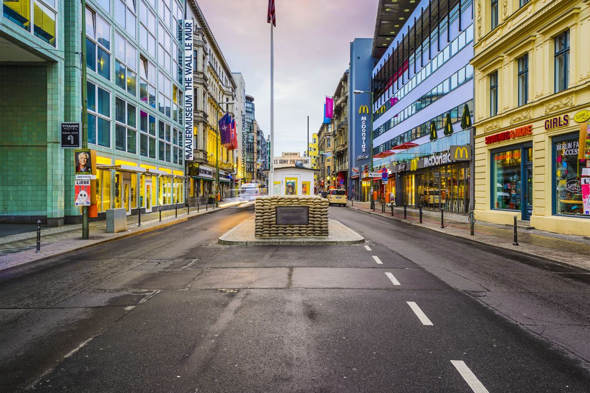 Berlin,,Germany,-,September,20,,2013:,Checkpoint,Charlie.,The,Crossing, Checkpoint Charlie