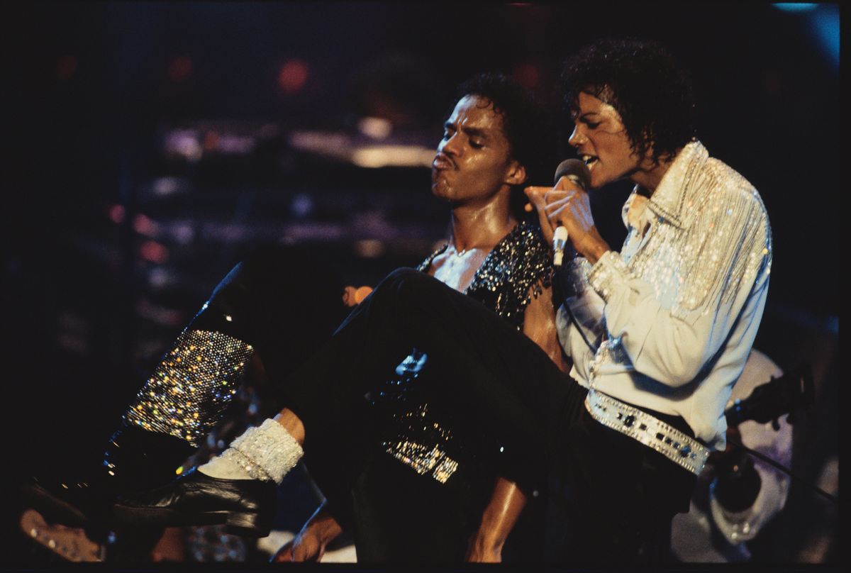 Marlon and Michael Jackson Singing in Concert