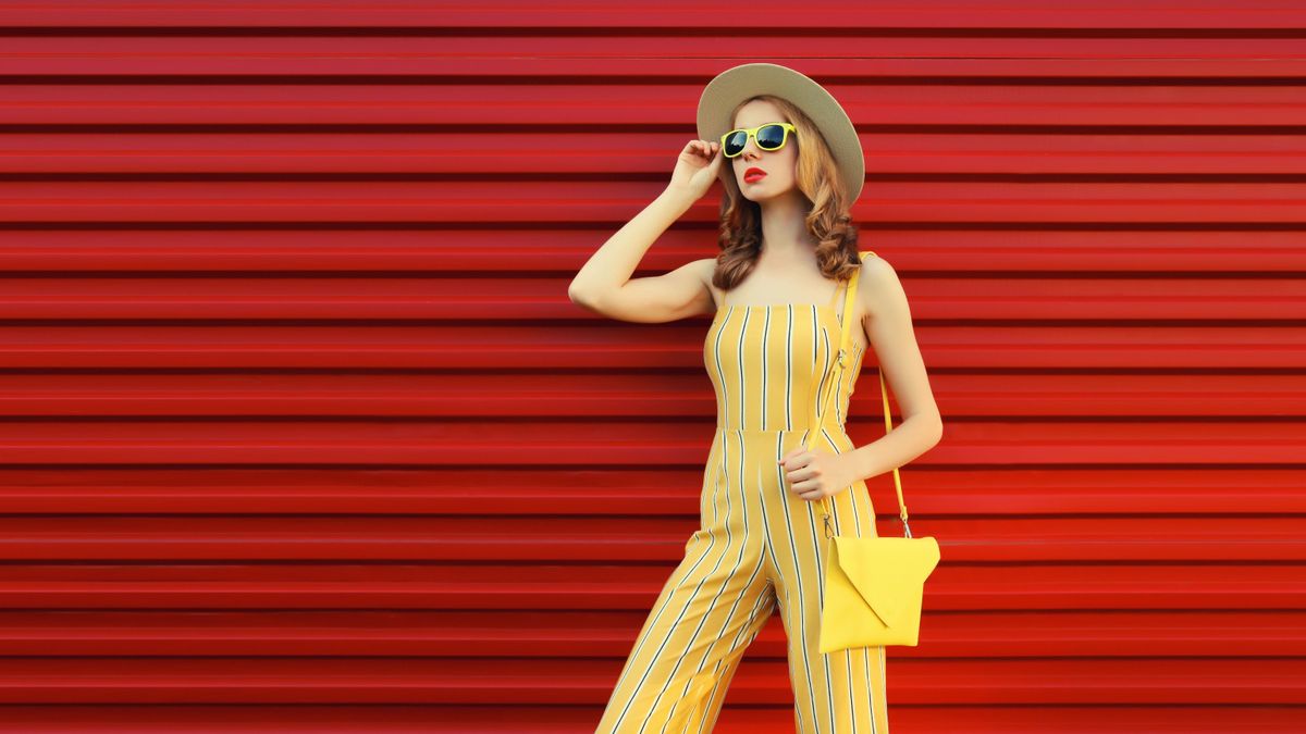 Beautiful,Trendy,Young,Woman,Model,Posing,With,Handbag,Wearing,Yellow