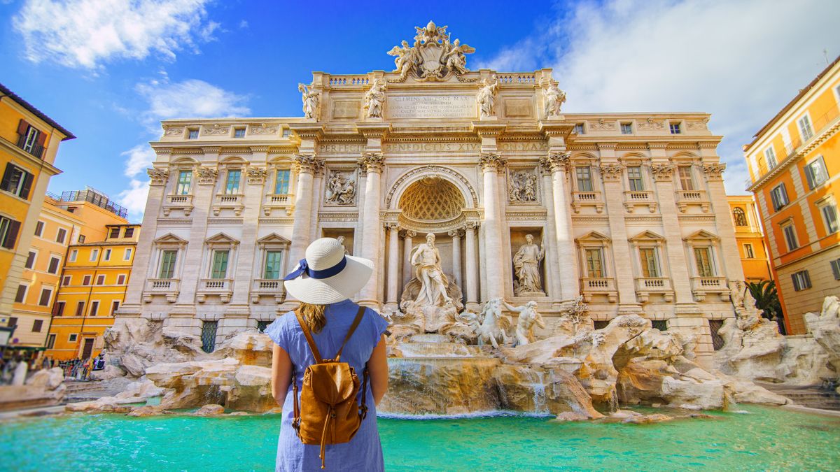 Famous,Landmark,Fountain,Di,Trevi,In,Rome,,Italy,During,Summer