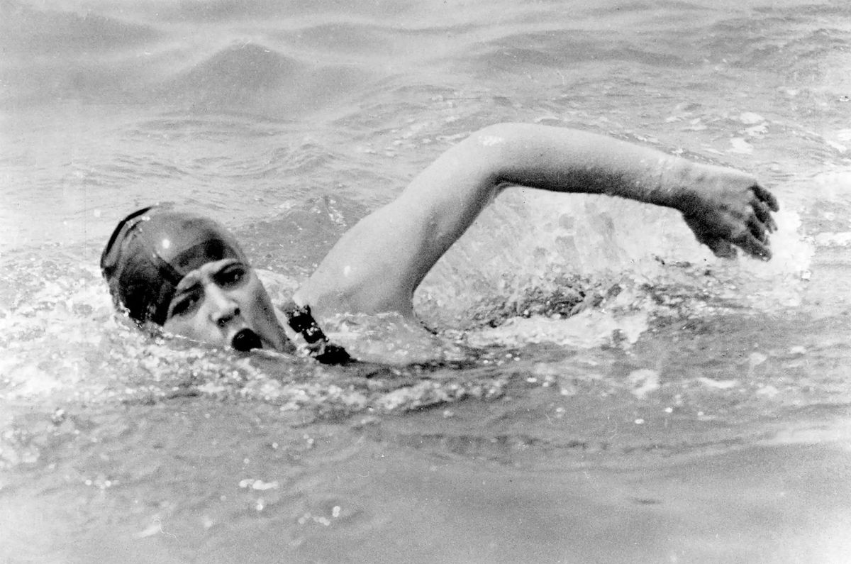 GERTRUDE EDERLE (1905-2003) American competition swimmer about 1926