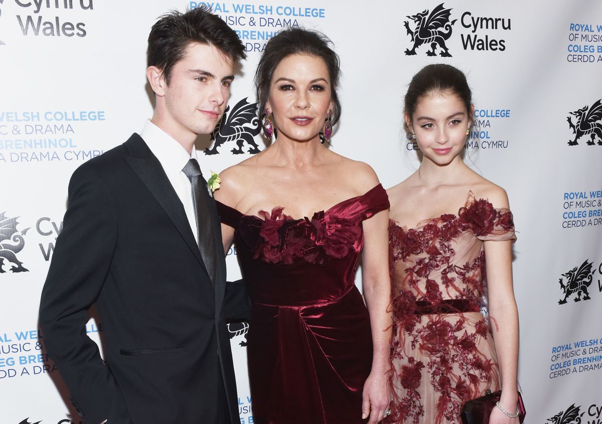 Catherine Zeta-Jones és gyerekei: lánya, Dylan és fia, Carys  2019-ben