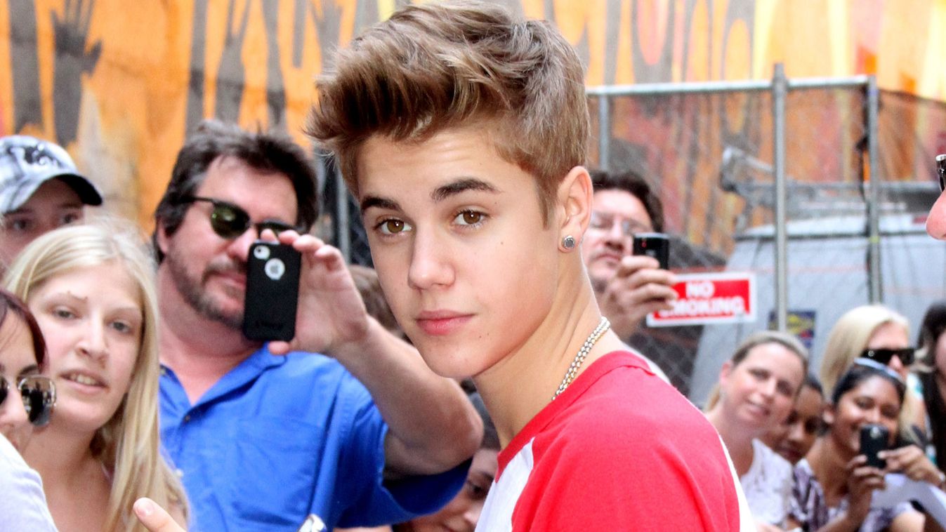 Justin Bieber Greets Fans In New York  