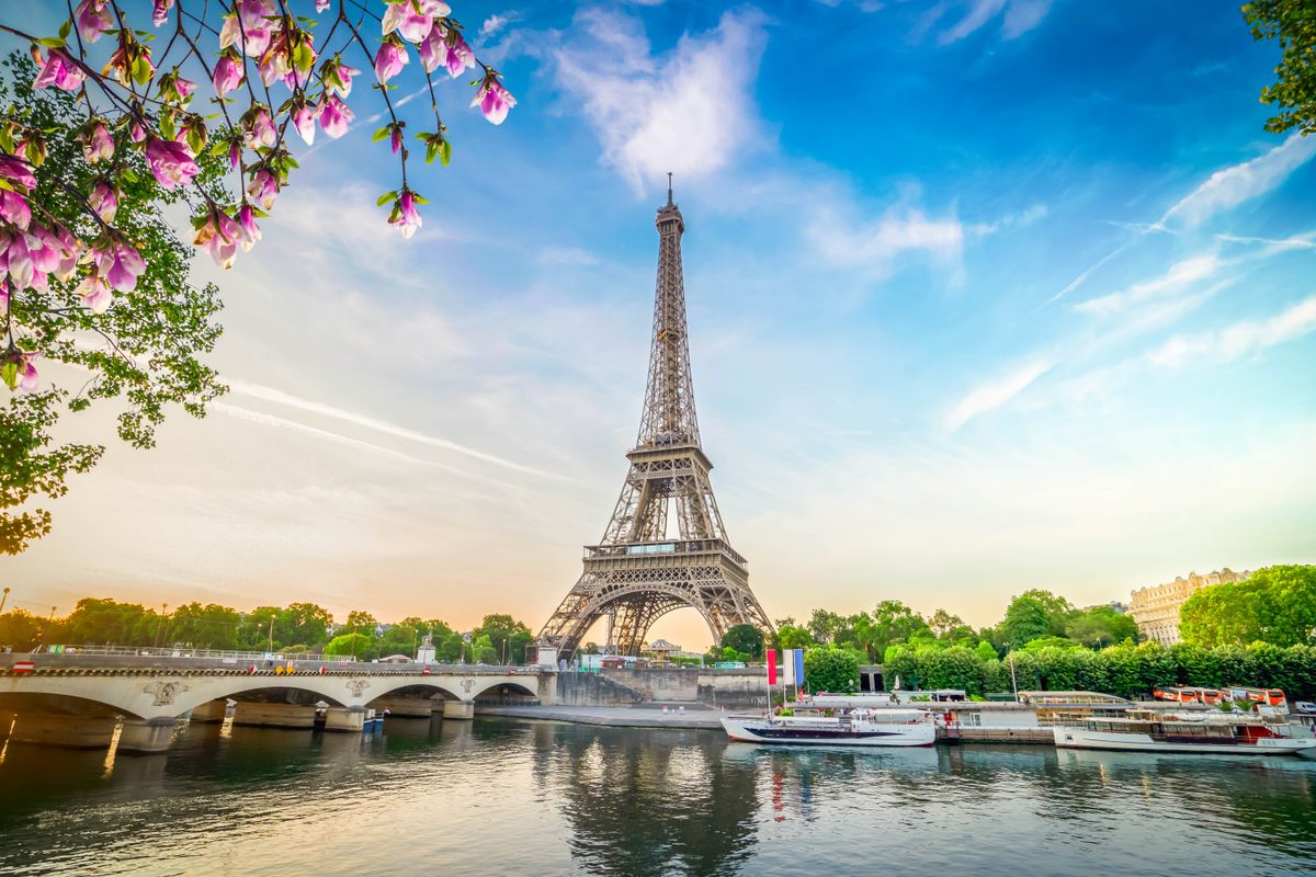 Paris,Eiffel,Tower,And,River,Seine,With,Sunrise,In,Paris,