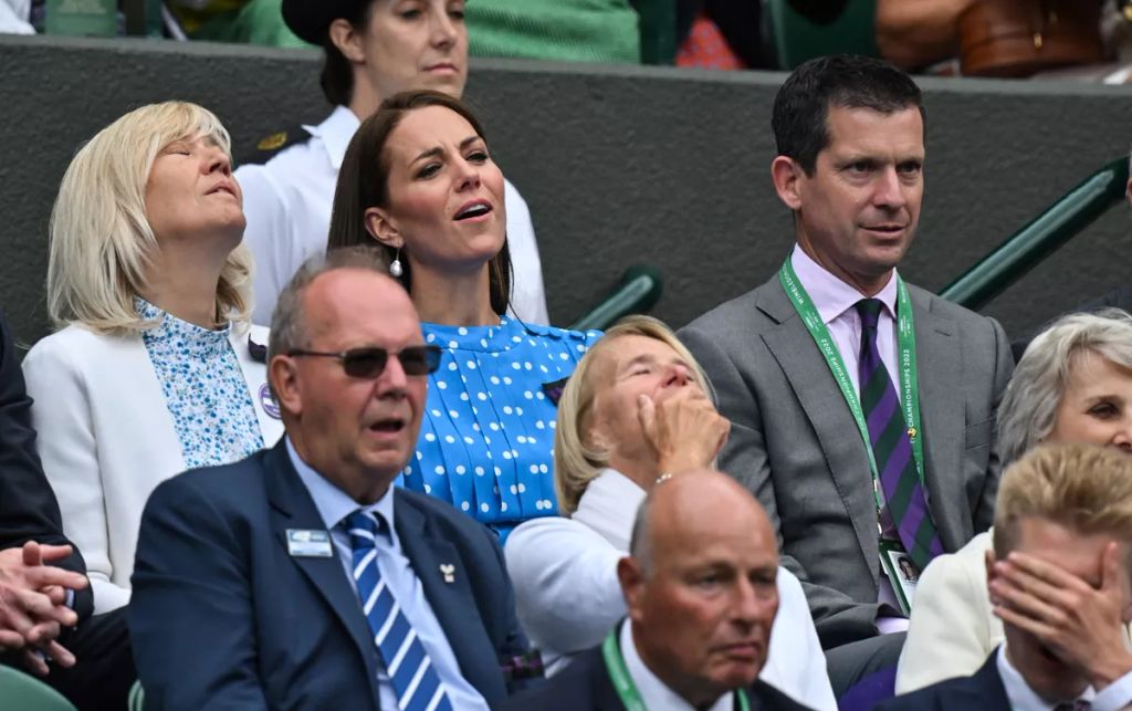 AFP or licensors/Britain's Catherine, Duchess of Cambridge (C), reacts as she attends the men's singles quarter final tennis match between Belgium's David Goffin and Britain's Cameron Norrie on at Court 1 on the ninth day of the 2022 Wimbledon Championships at The All England Tennis Club in Wimbledon, southwest London, on July 5, 2022. (Photo by Glyn KIRK / AFP) / RESTRICTED TO EDITORIAL USE