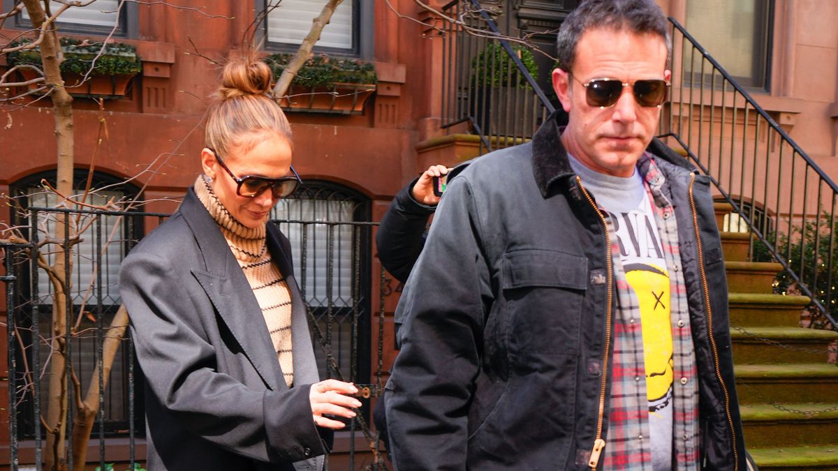 Ben Affleck and Jennifer Lopez Step Out Holding Hands in New York City