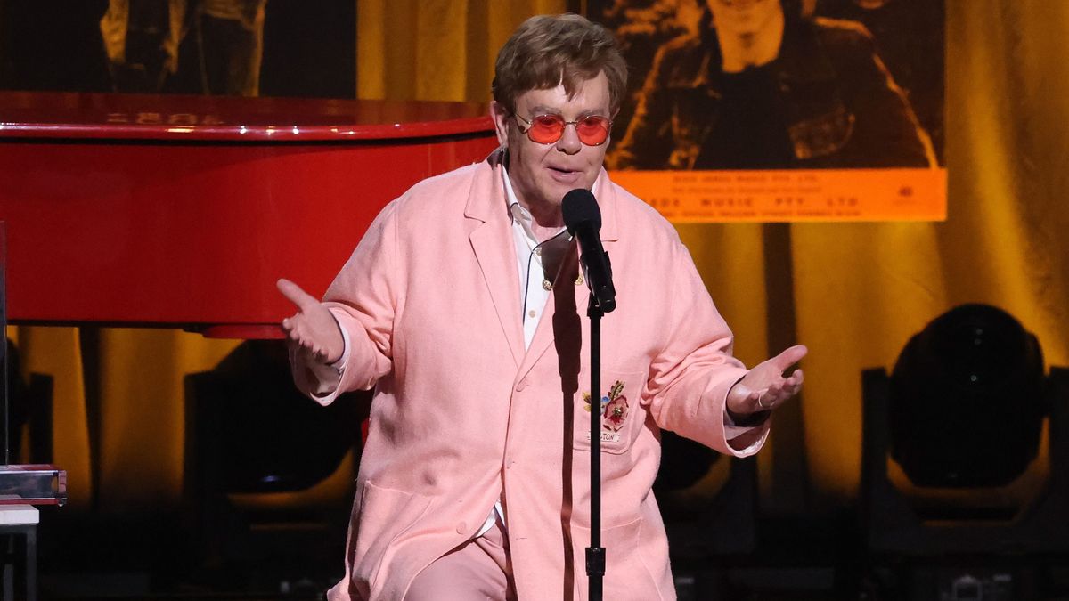 Elton John couldn’t hold back, he peed in a shoe store