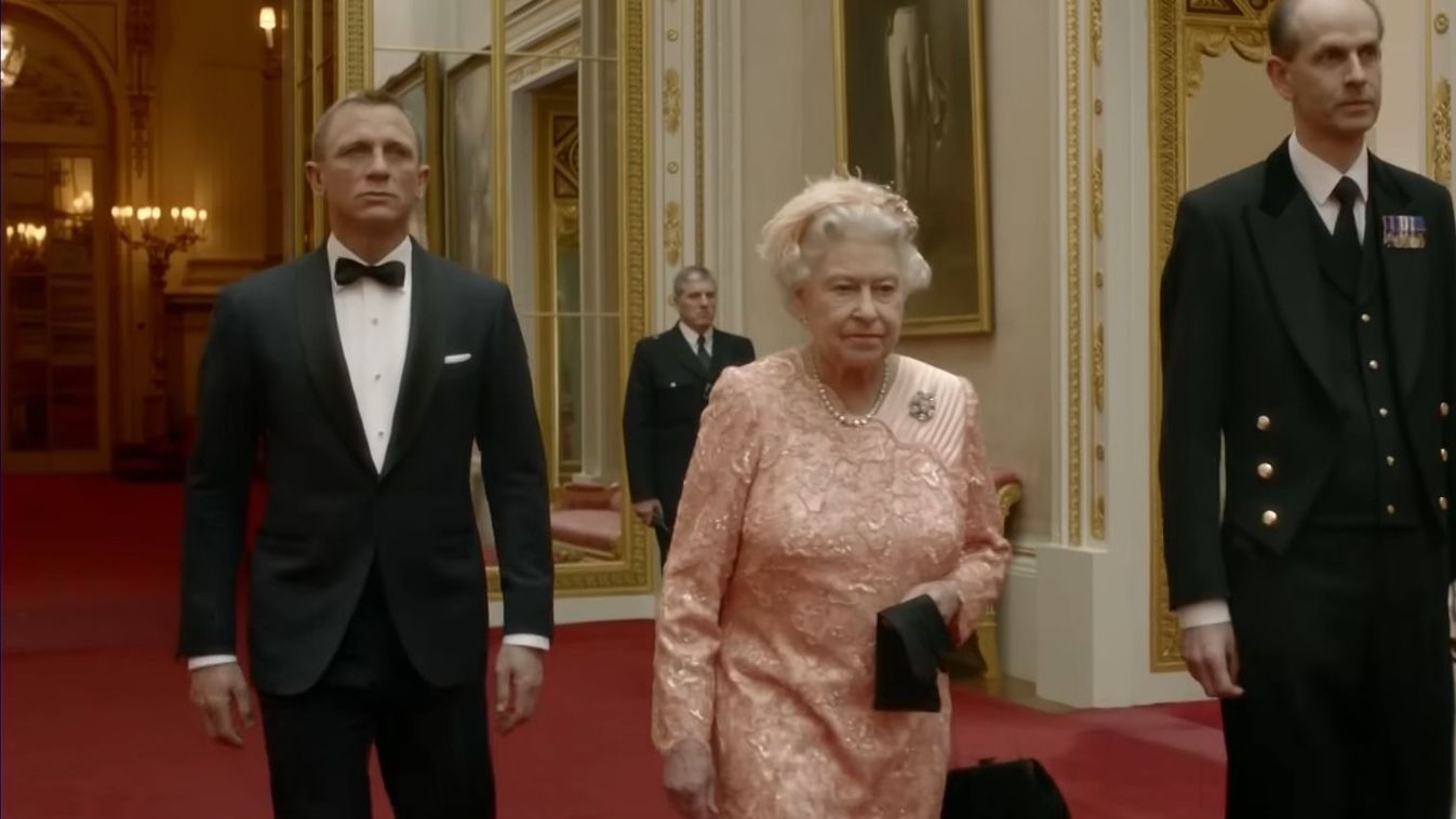 A londoni olimpiai nyitóünnepsége: II. Erzsébet és James Bond