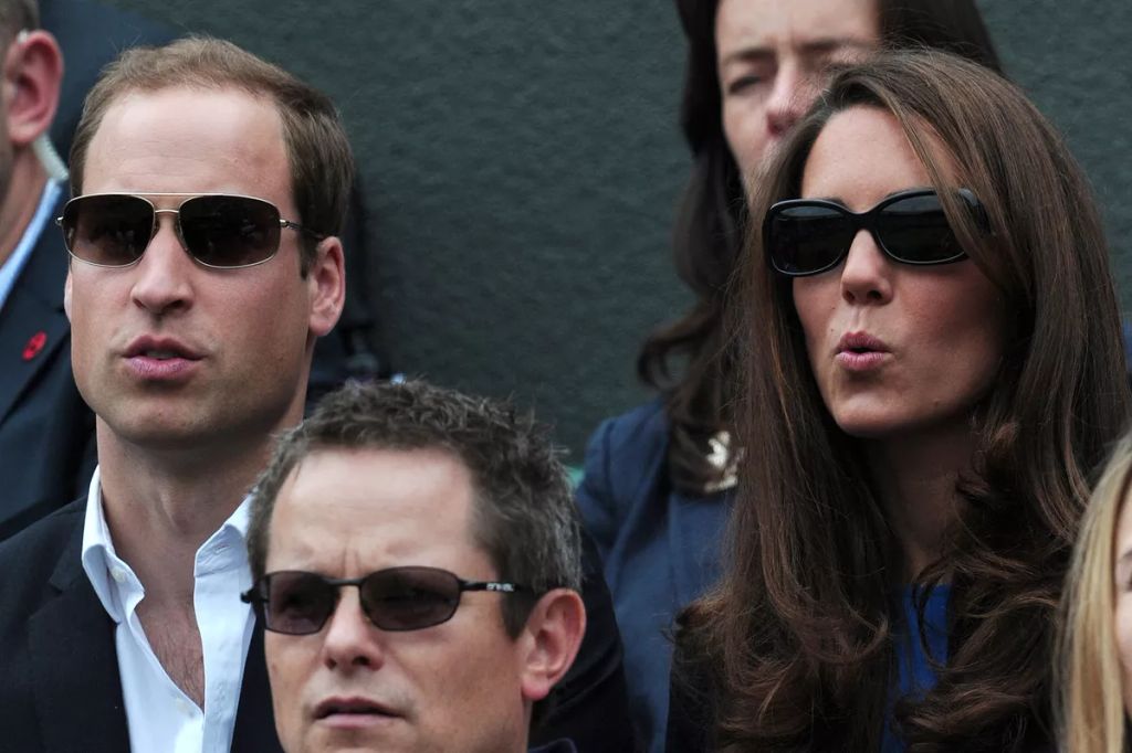 -Britain's Catherine (R) and William, Duchess and Duke of Cambridge, react as they watch Britain's Andy Murray play against Spain's Nicolas Almagro a London 2012 Olympic Games men's singles quarterfinal match at Wimbledon, in south London, on August 2, 2012. AFP PHOTO / CARL COURT (Photo by