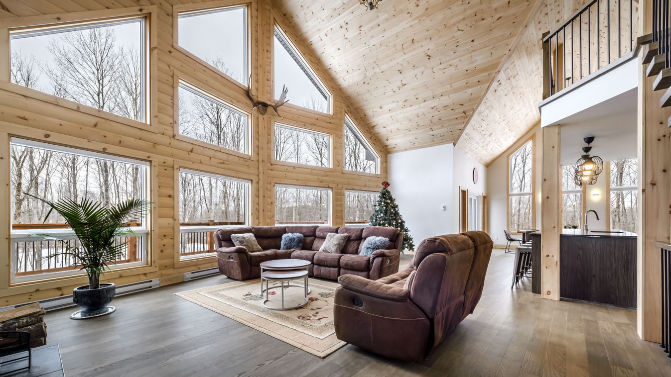 Winter,Cottages,In,Remote,Area,Quebec,,Canada,,Log,House,With