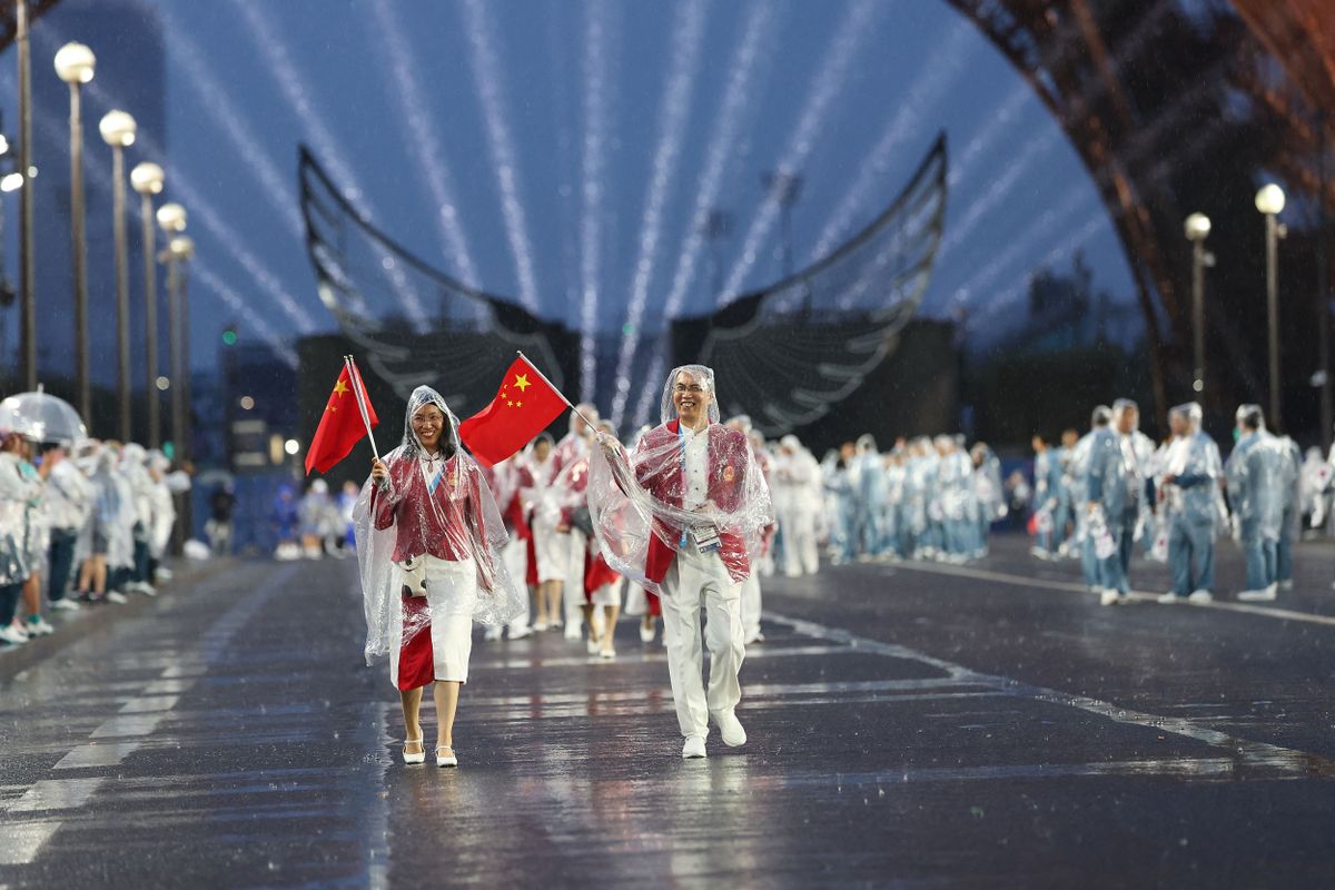 A párizsi olimpia nyitóünnepségét elmosta az eső