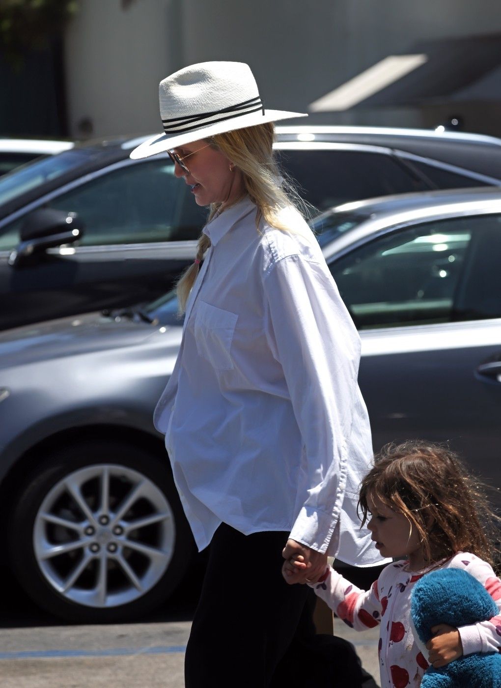 *EXCLUSIVE* Cameron Diaz keeps a low-profile in a white fedora as she shops with her daughter in Santa Barbara