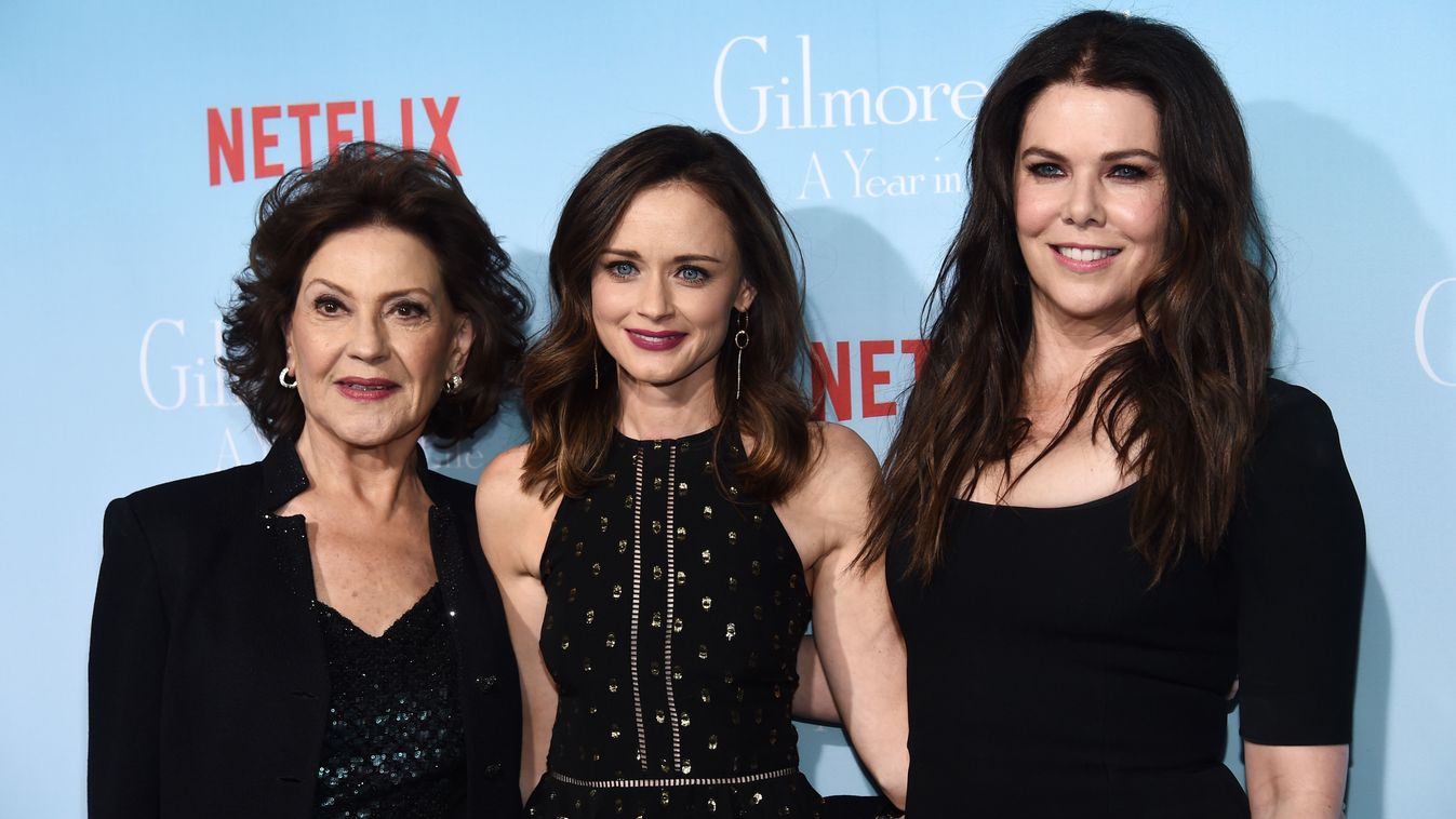 Premiere Of Netflix's "Gilmore Girls: A Year In The Life" - Arrivals