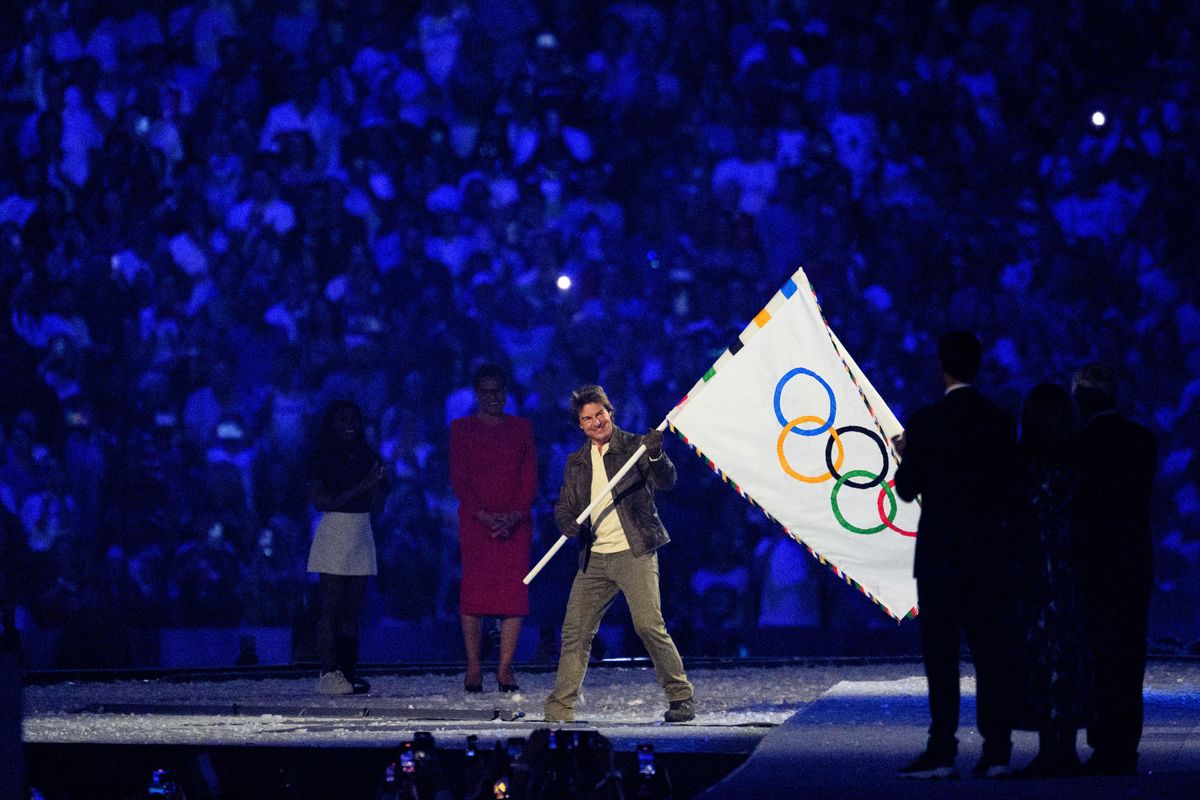 Tom Cruise a párizsi olimpia záróceremóniáján