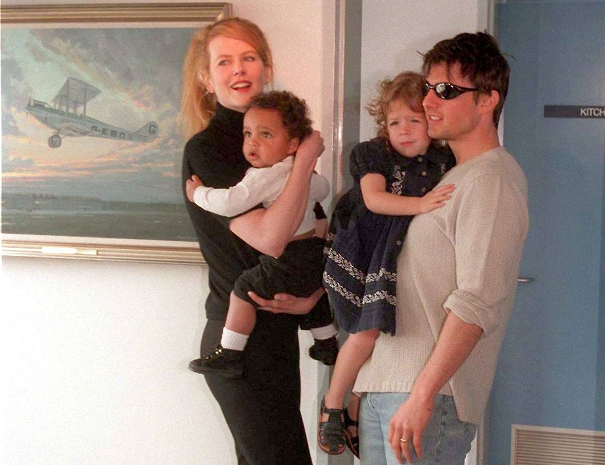 Tom Cruise és Nicole Kidman örökbefogadott gyerekeikkel 1996-ban: Connor Cruise és Isabella még kicsik voltak