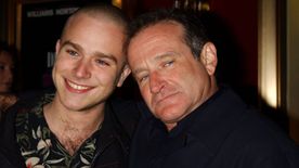 Robin Williams fia érzelmes üzenetet osztott meg elhunyt apja halálának 10. évfordulóján