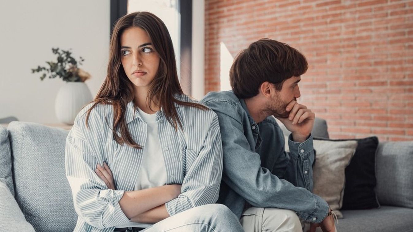 Beautiful,Lady,Is,Depressed,,Sitting,On,The,Couch,Talking,To